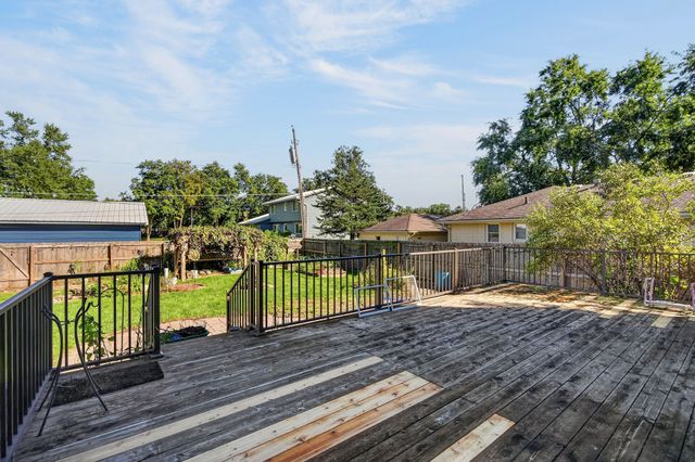 4009 E 23rd Street, Des Moines, IA 50317