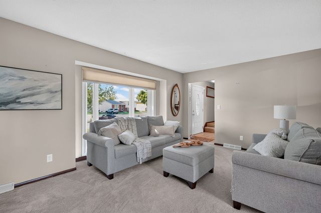 4009 E 23rd Street, Des Moines, IA 50317