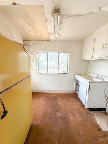 902 Santa Fe Ave, La Junta, CO 81050