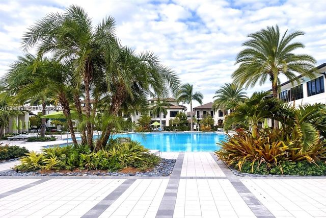 8001 NW 41 St 409, Doral, FL 33166