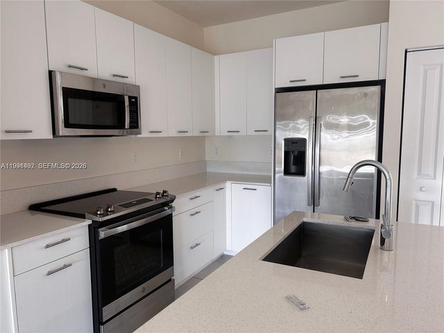 8001 NW 41 St 409, Doral, FL 33166