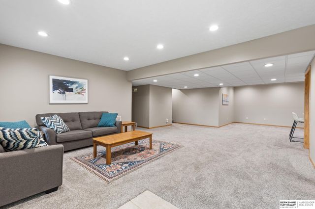 15821 N 2 Street, Bennington, NE 68007