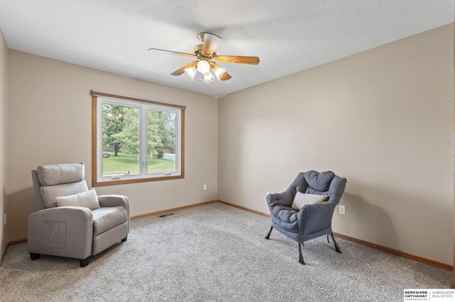 15821 N 2 Street, Bennington, NE 68007