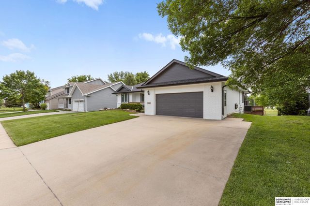15821 N 2 Street, Bennington, NE 68007