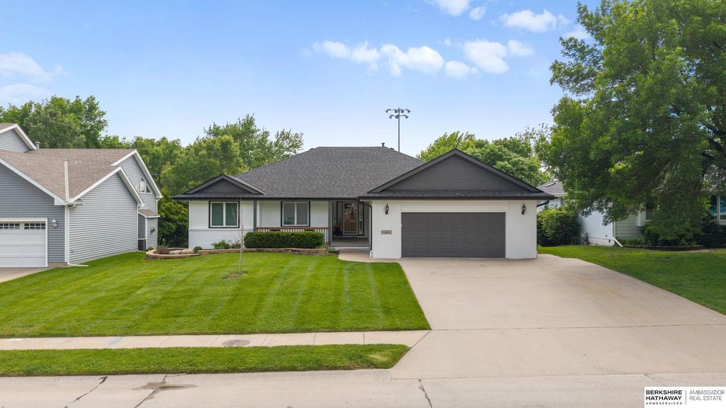 15821 N 2 Street, Bennington, NE 68007
