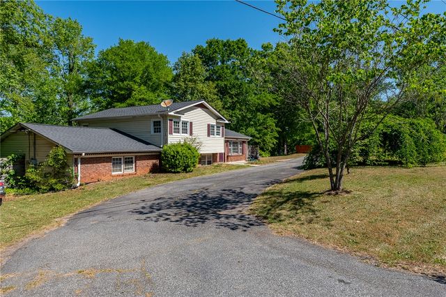 100 Woodburn Drive, Taylors, SC 29687