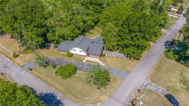 100 Woodburn Drive, Taylors, SC 29687