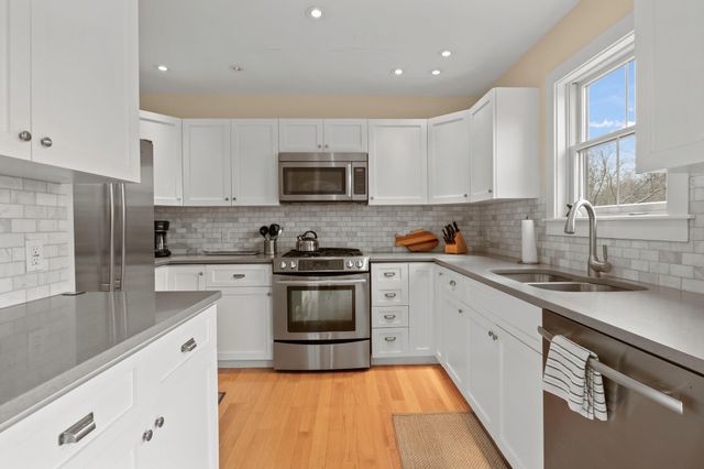 16 Meadow Road UNIT 16, Provincetown, MA 02657