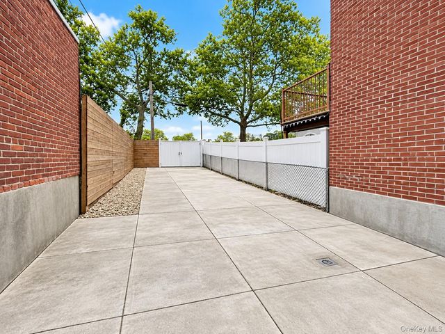 14803 61st Road, Flushing, NY 11367