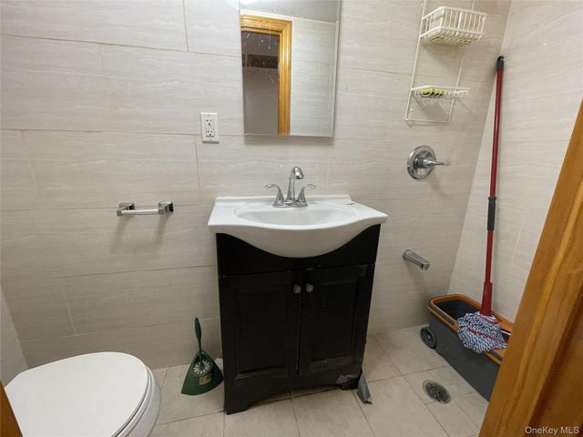 14803 61st Road, Flushing, NY 11367