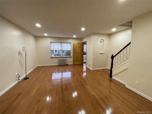14803 61st Road, Flushing, NY 11367