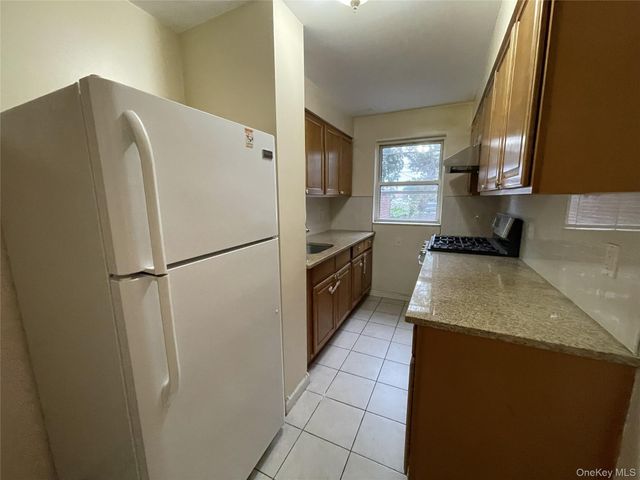 14803 61st Road, Flushing, NY 11367