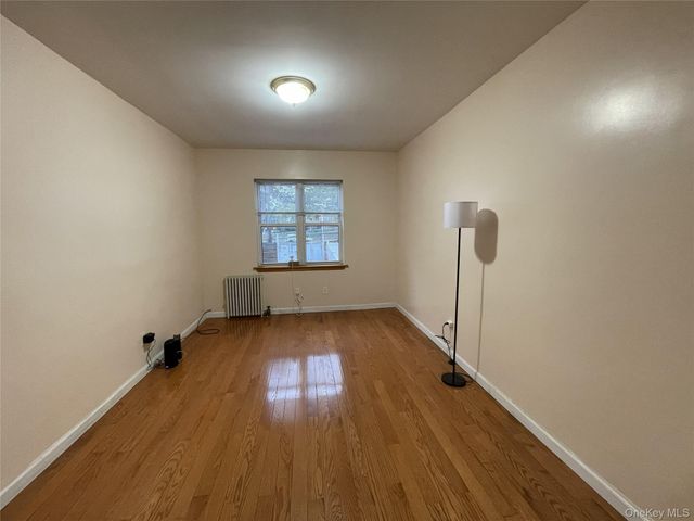 14803 61st Road, Flushing, NY 11367