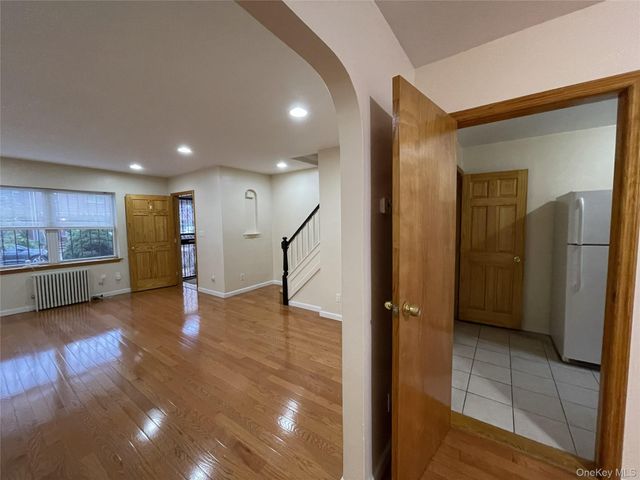 14803 61st Road, Flushing, NY 11367