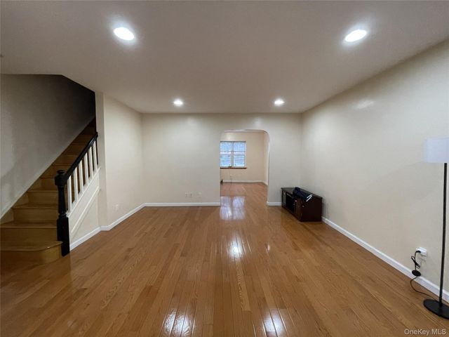 14803 61st Road, Flushing, NY 11367