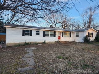 300 SE Johnson Street, Canadian, OK 74425