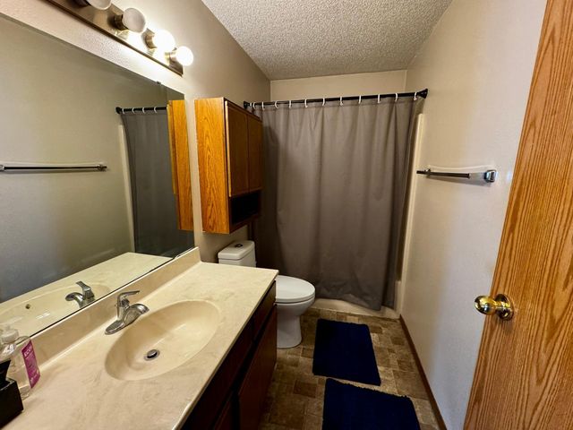 3620 Village Green Lane, Moorhead, MN 56560