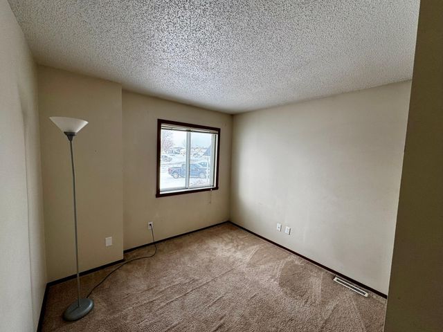 3620 Village Green Lane, Moorhead, MN 56560