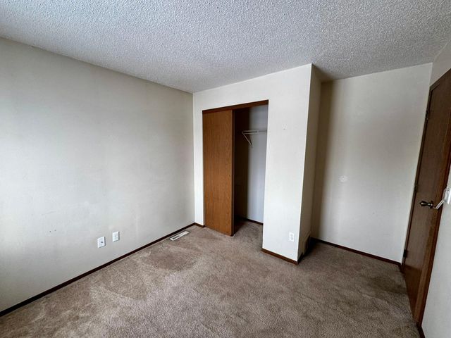 3620 Village Green Lane, Moorhead, MN 56560