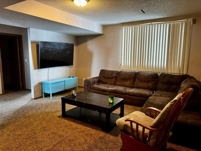 3620 Village Green Lane, Moorhead, MN 56560