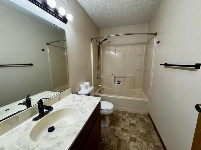 3620 Village Green Lane, Moorhead, MN 56560