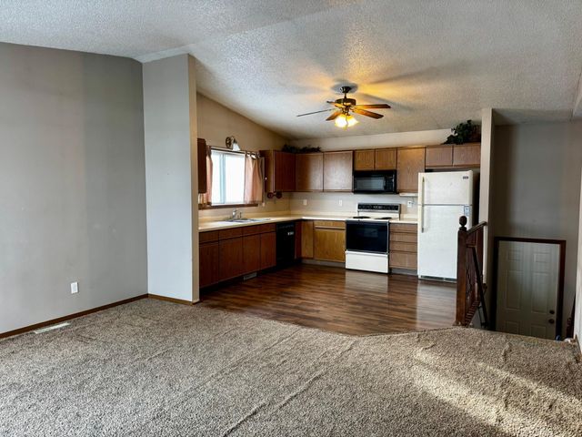 3620 Village Green Lane, Moorhead, MN 56560