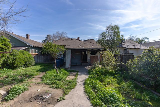 1039 N Roosevelt Avenue, Fresno, CA 93728