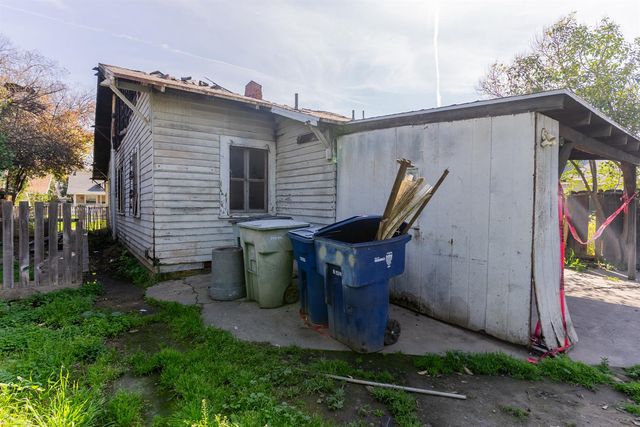 1039 N Roosevelt Avenue, Fresno, CA 93728