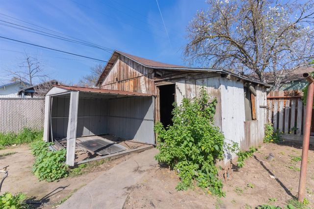 1039 N Roosevelt Avenue, Fresno, CA 93728