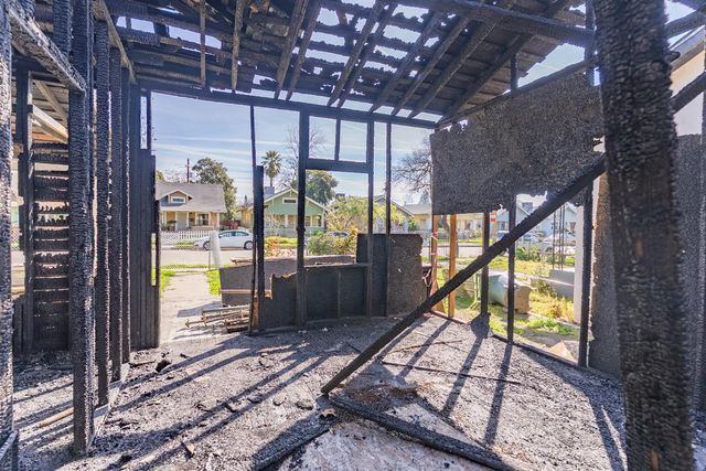 1039 N Roosevelt Avenue, Fresno, CA 93728