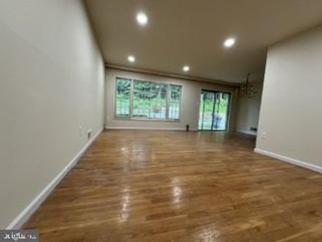 6437 ALLOWAY CT, Springfield, VA 22152