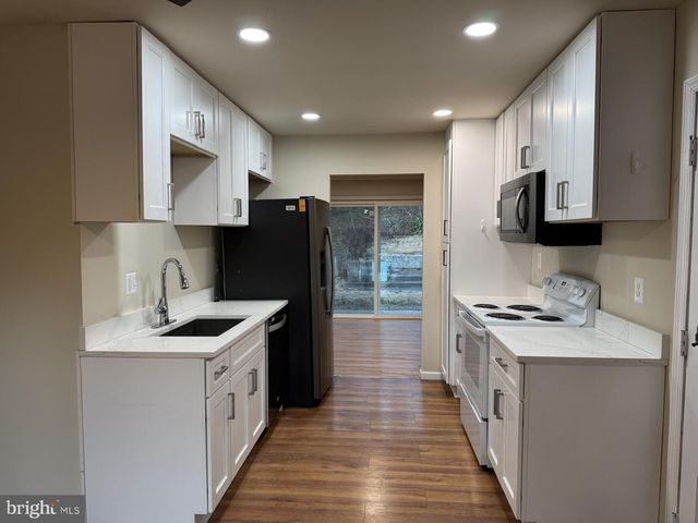 6437 ALLOWAY CT, Springfield, VA 22152