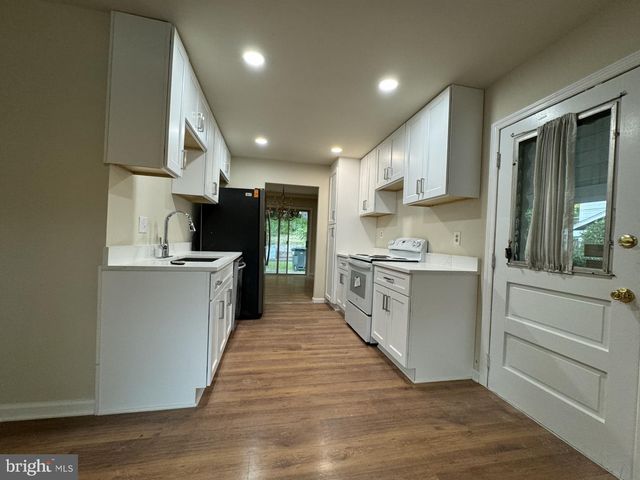 6437 ALLOWAY CT, Springfield, VA 22152