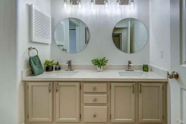 724 Ashford Ct, Vacaville, CA 95687