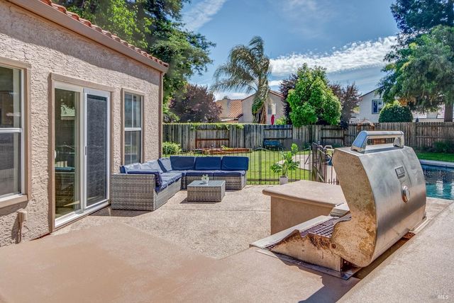 724 Ashford Ct, Vacaville, CA 95687