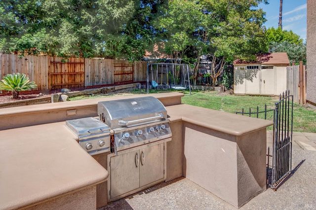 724 Ashford Ct, Vacaville, CA 95687