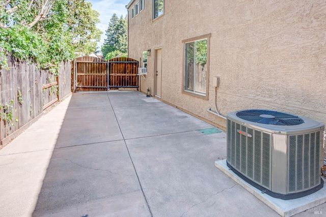 724 Ashford Ct, Vacaville, CA 95687