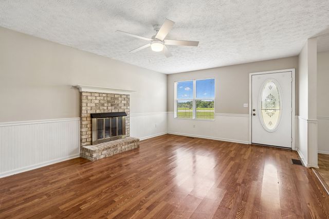 1525 E Piney Rd, Dickson, TN 37055