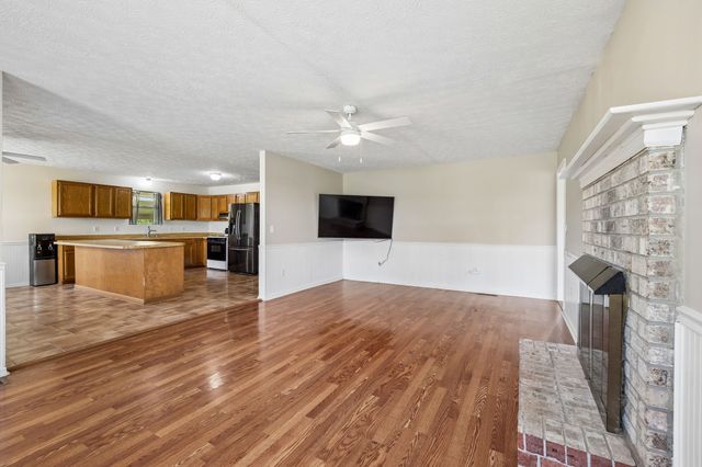 1525 E Piney Rd, Dickson, TN 37055