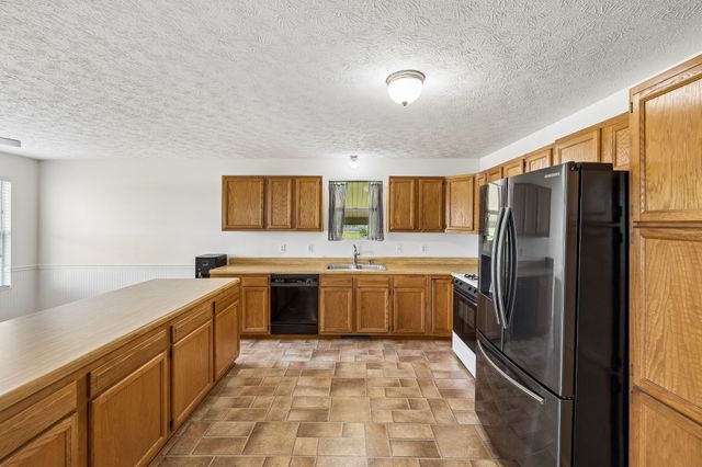 1525 E Piney Rd, Dickson, TN 37055