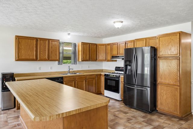 1525 E Piney Rd, Dickson, TN 37055