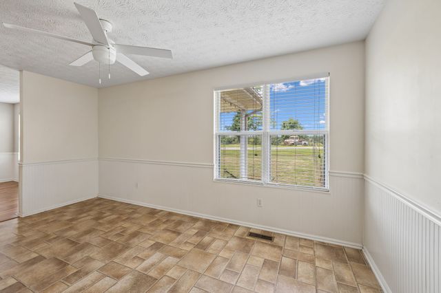 1525 E Piney Rd, Dickson, TN 37055