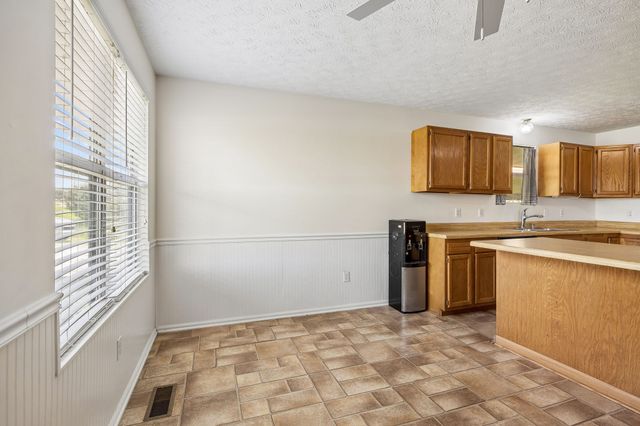 1525 E Piney Rd, Dickson, TN 37055