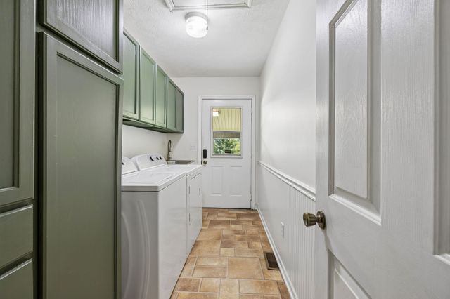 1525 E Piney Rd, Dickson, TN 37055