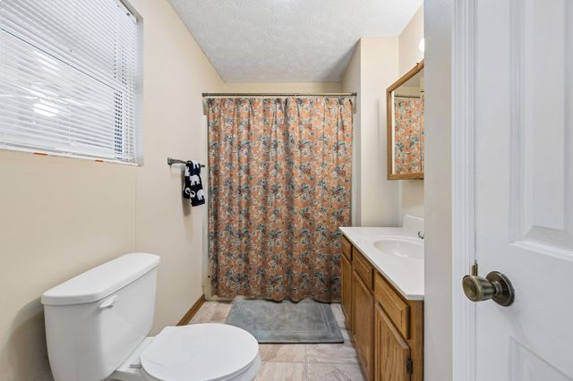 1525 E Piney Rd, Dickson, TN 37055