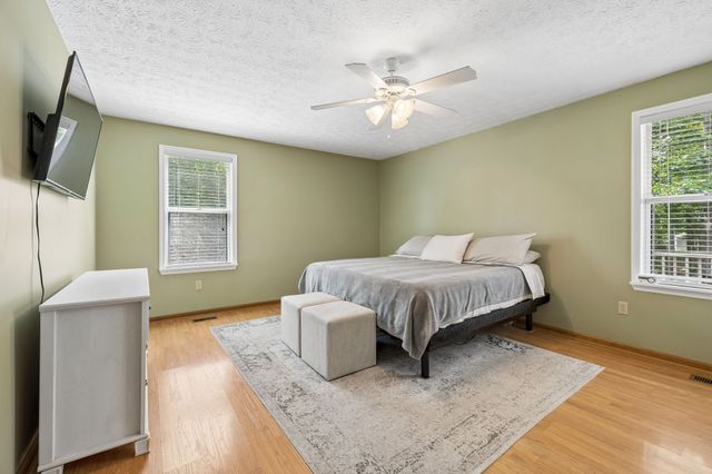 1525 E Piney Rd, Dickson, TN 37055