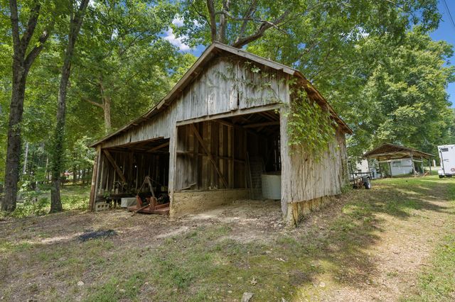 1525 E Piney Rd, Dickson, TN 37055