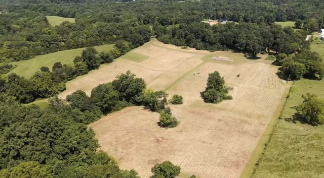 1525 E Piney Rd, Dickson, TN 37055