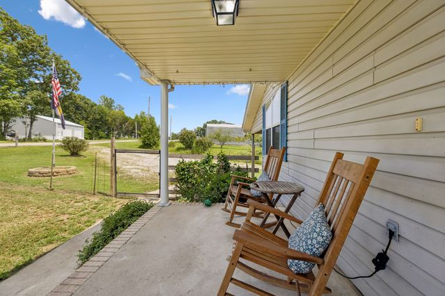 1525 E Piney Rd, Dickson, TN 37055