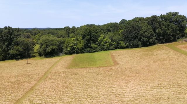 1525 E Piney Rd, Dickson, TN 37055